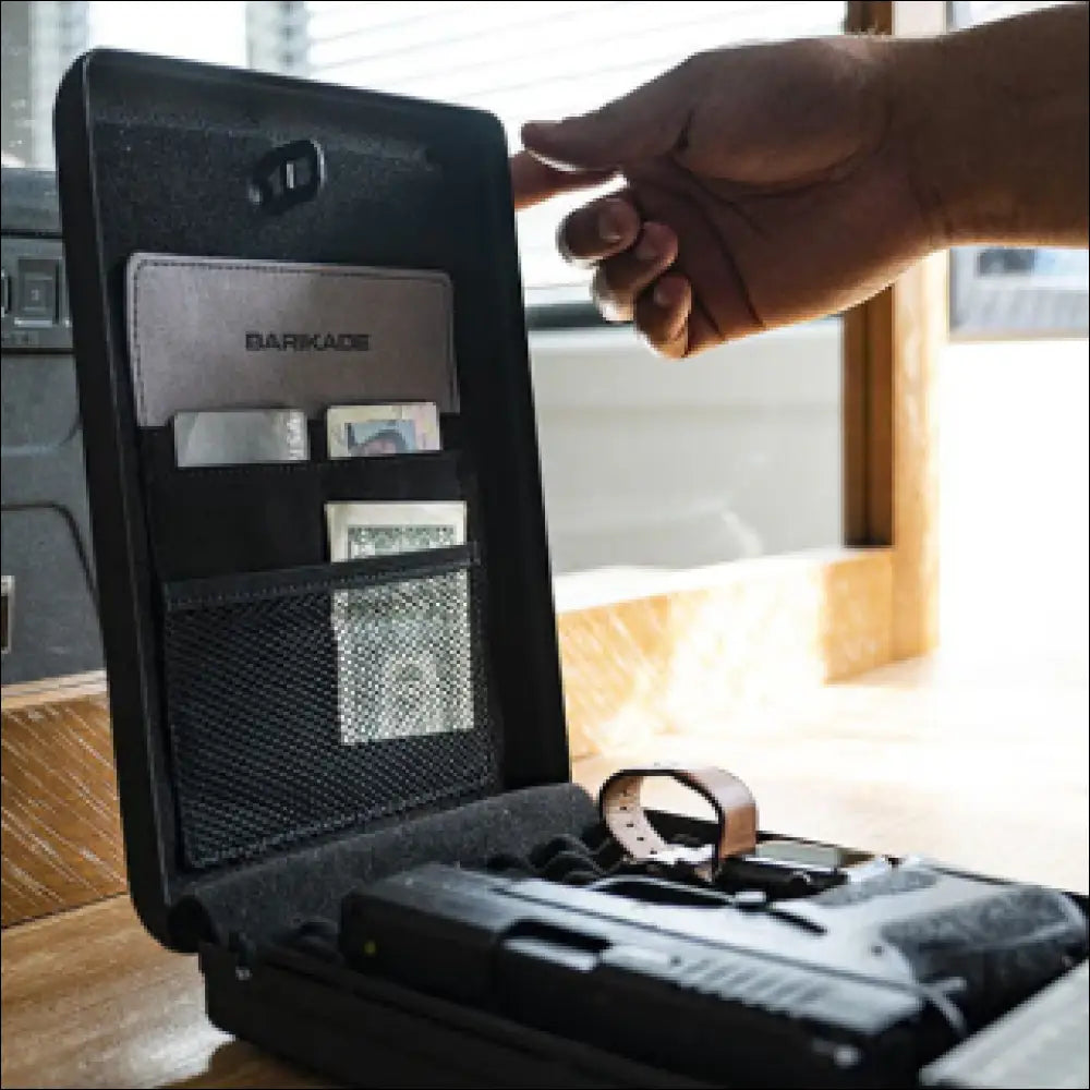 Schwarzer Barikade Series 1 Safe mit integriertem Micro-USB-Anschluss