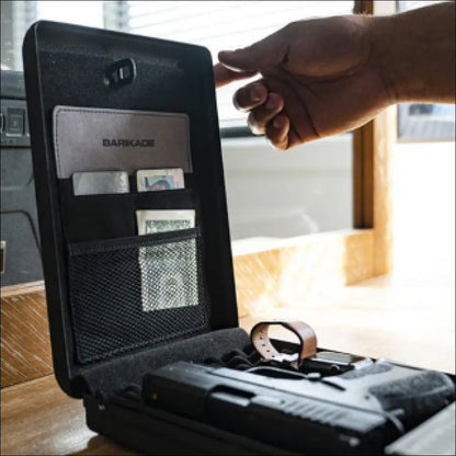Schwarzer Barikade Series 1 Safe mit integriertem Micro-USB-Anschluss