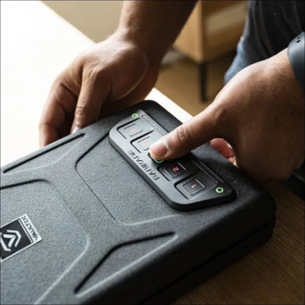 Schwarzer taktischer Mobiler Safe Barikade Series 1 mit biometrischem Schloss