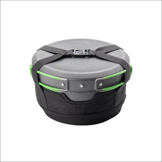 Grau-schwarzer tragbarer Campingtopf mit grünen Akzentriemen Optimus Terra Kochset