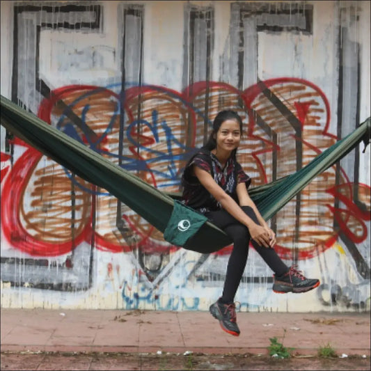 Dunkelgrüne Original Hängematte TTTM mit Logo auf Seitentasche